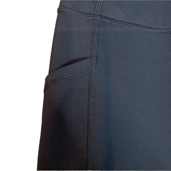 3 for $30! Yogalicious black cropped/ Capri leggings - Picture 5 of 7